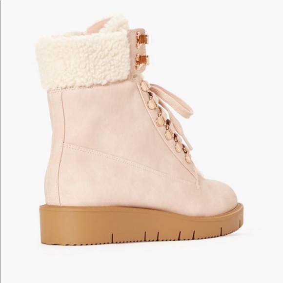 ***SOLD***🌟HOST PICK💫 NEW BABY PINK SHERPA BOOTIES ROSE GOLD HARDWARE - Picture 11 of 12